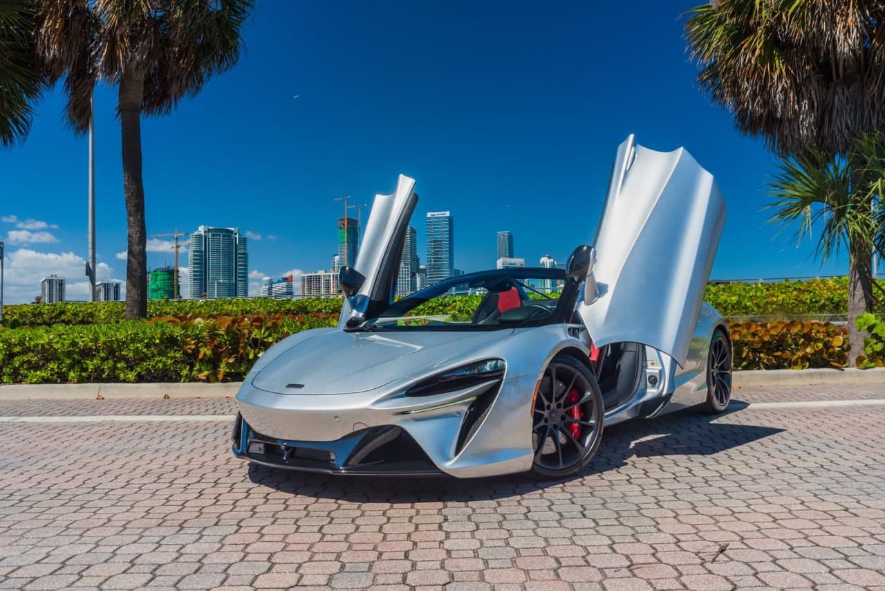 McLaren Artura Spider