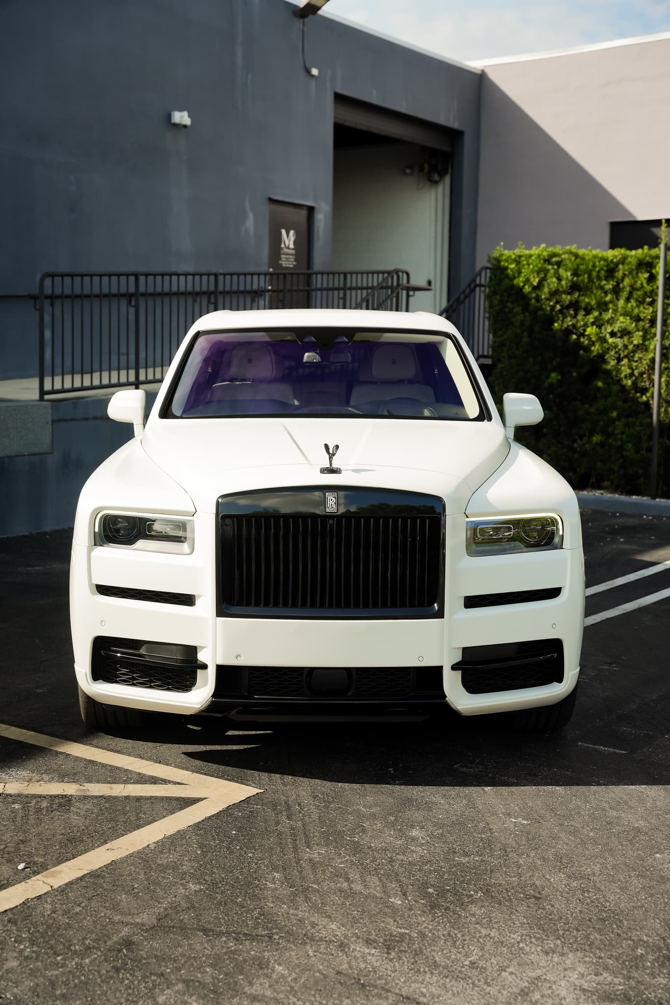 Rolls-Royce Cullinan (Satin White)